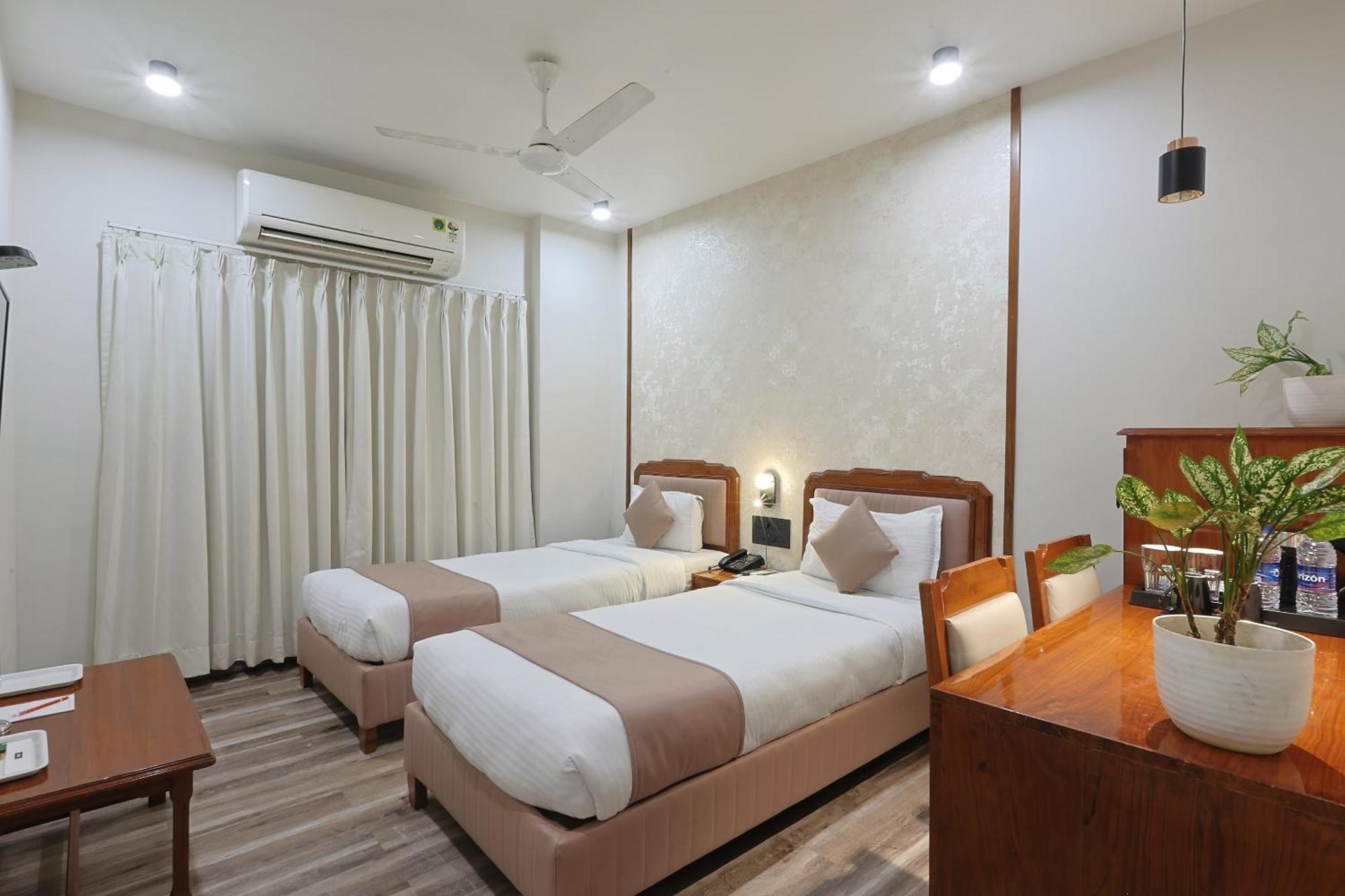 Hotel Apex スーラト エクステリア 写真